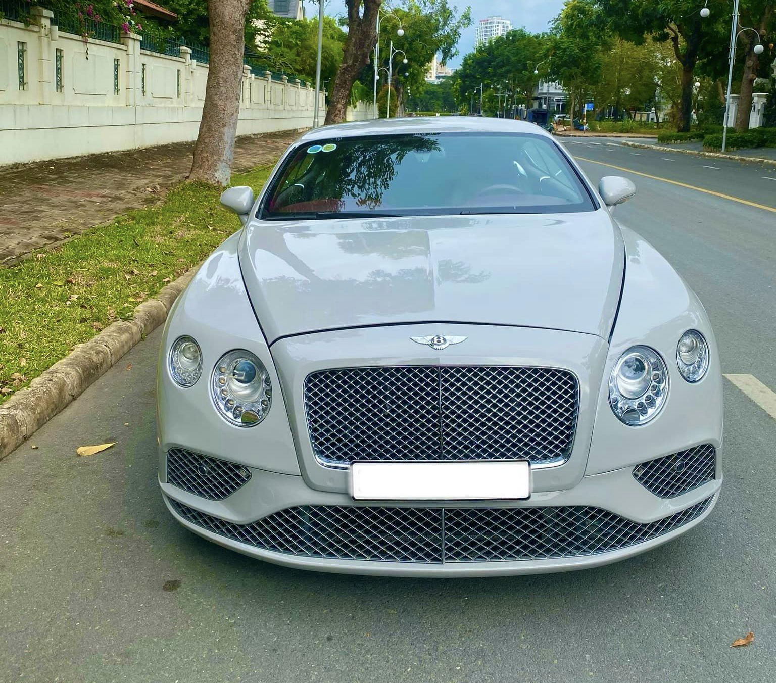 Bentley Continental GT bán lại chưa đến 1,9 tỷ ngang C 200 mới: Đã độ nâng đời, thay vô-lăng, màn hình Android- Ảnh 4.