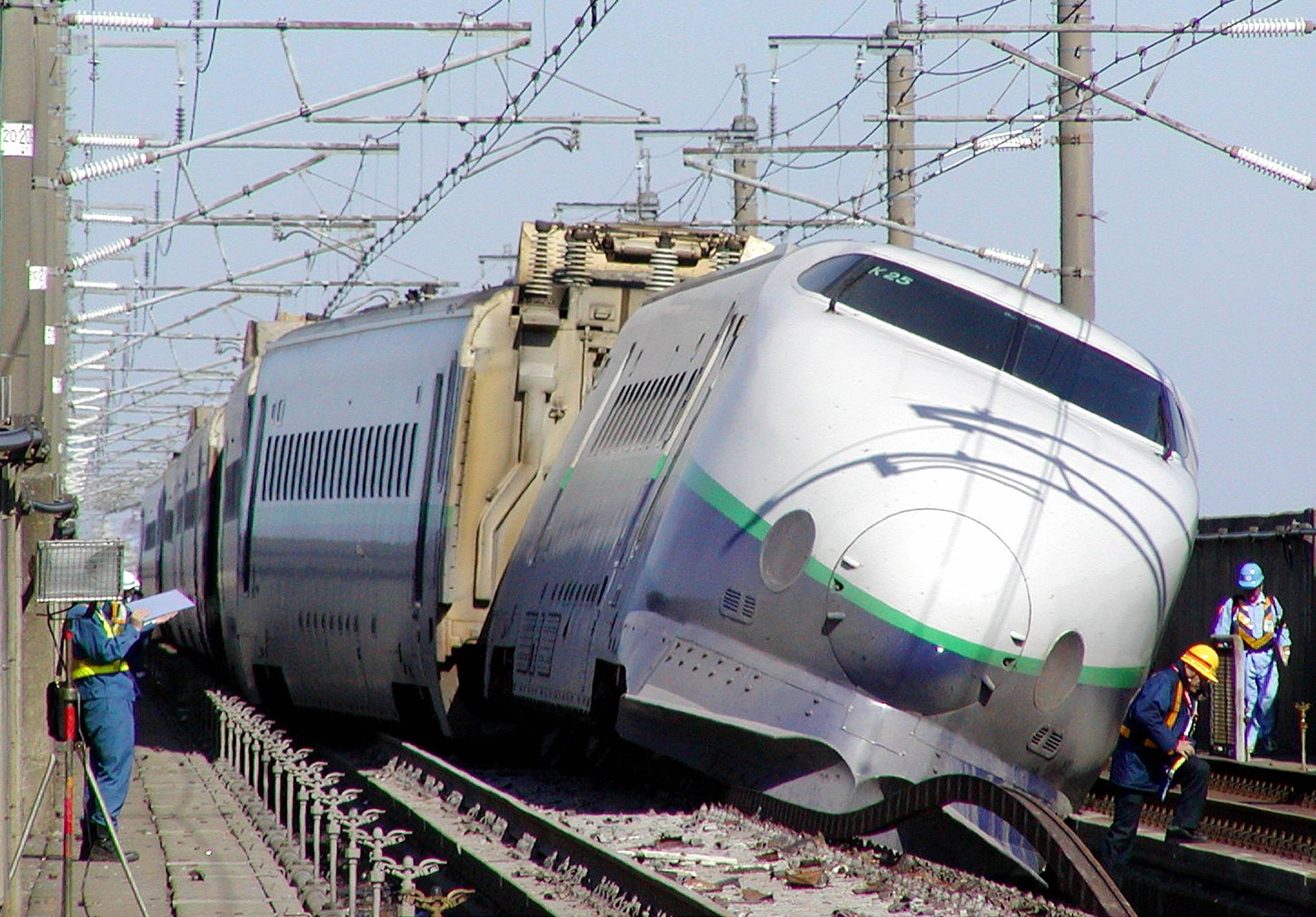 Nếu có động đất, tàu cao tốc 320km/h của Nhật sẽ phanh 'nhanh như chớp' trong 1,3 giây nhờ công nghệ mới- Ảnh 1.