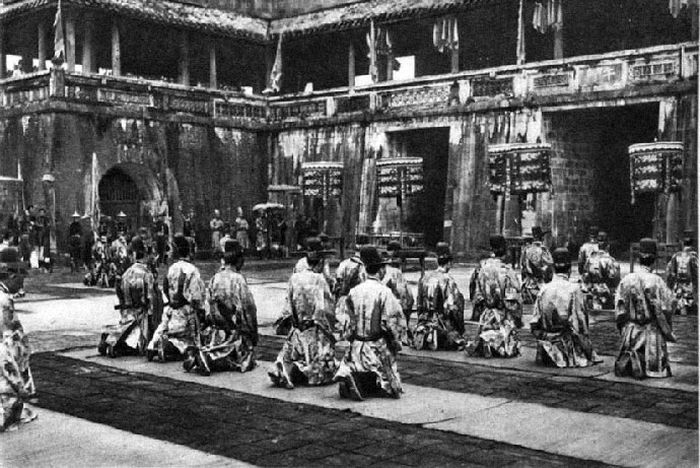 Tục xem ngày kén giờ của người Việt và chuyện về cuốn "Ngự Lịch" vua ban vào dịp Tết- Ảnh 2.