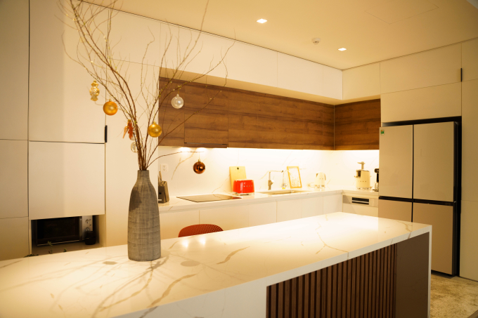 Penthouse được Hà Linh Nghiện nhà đầu tư 8 tỷ: Bộ đèn phòng khách nhập từ Đức giá nửa tỷ, phiền khi sửa bếp 200 triệu nhưng thấy đáng- Ảnh 11.