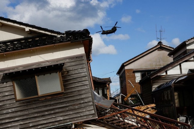 Nhật Bản: Chạy đua tìm người sống sót dù đã qua 72 giờ vàng sau thảm họa động đất- Ảnh 6.