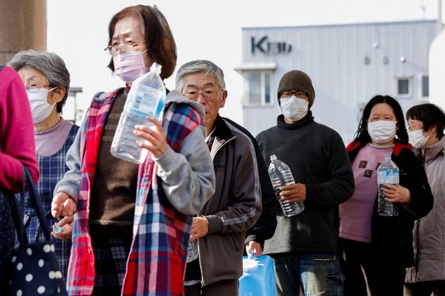 Nhật Bản: Chạy đua tìm người sống sót dù đã qua 72 giờ vàng sau thảm họa động đất- Ảnh 5.