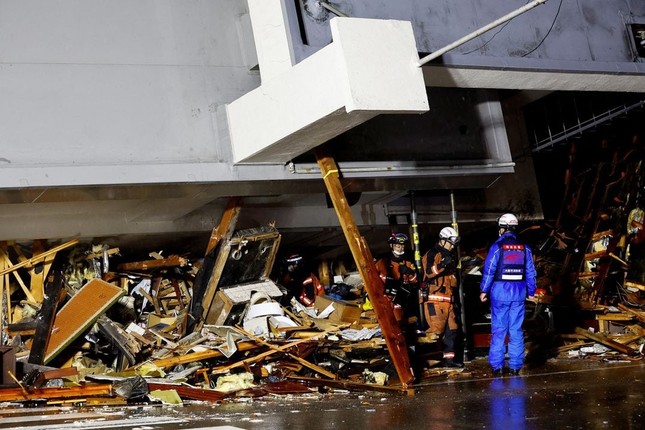 Nhật Bản: Chạy đua tìm người sống sót dù đã qua 72 giờ vàng sau thảm họa động đất- Ảnh 3.