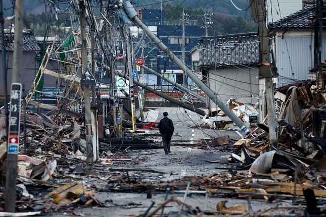 Nhật Bản: Chạy đua tìm người sống sót dù đã qua 72 giờ vàng sau thảm họa động đất- Ảnh 1.