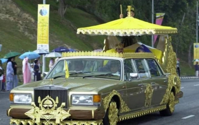 Hoàng tộc của “Hoàng tử tỷ đô Brunei” giàu có cỡ nào? Không phải cung điện vàng ròng, độ xa hoa vượt rất xa hình dung của người thường- Ảnh 1.