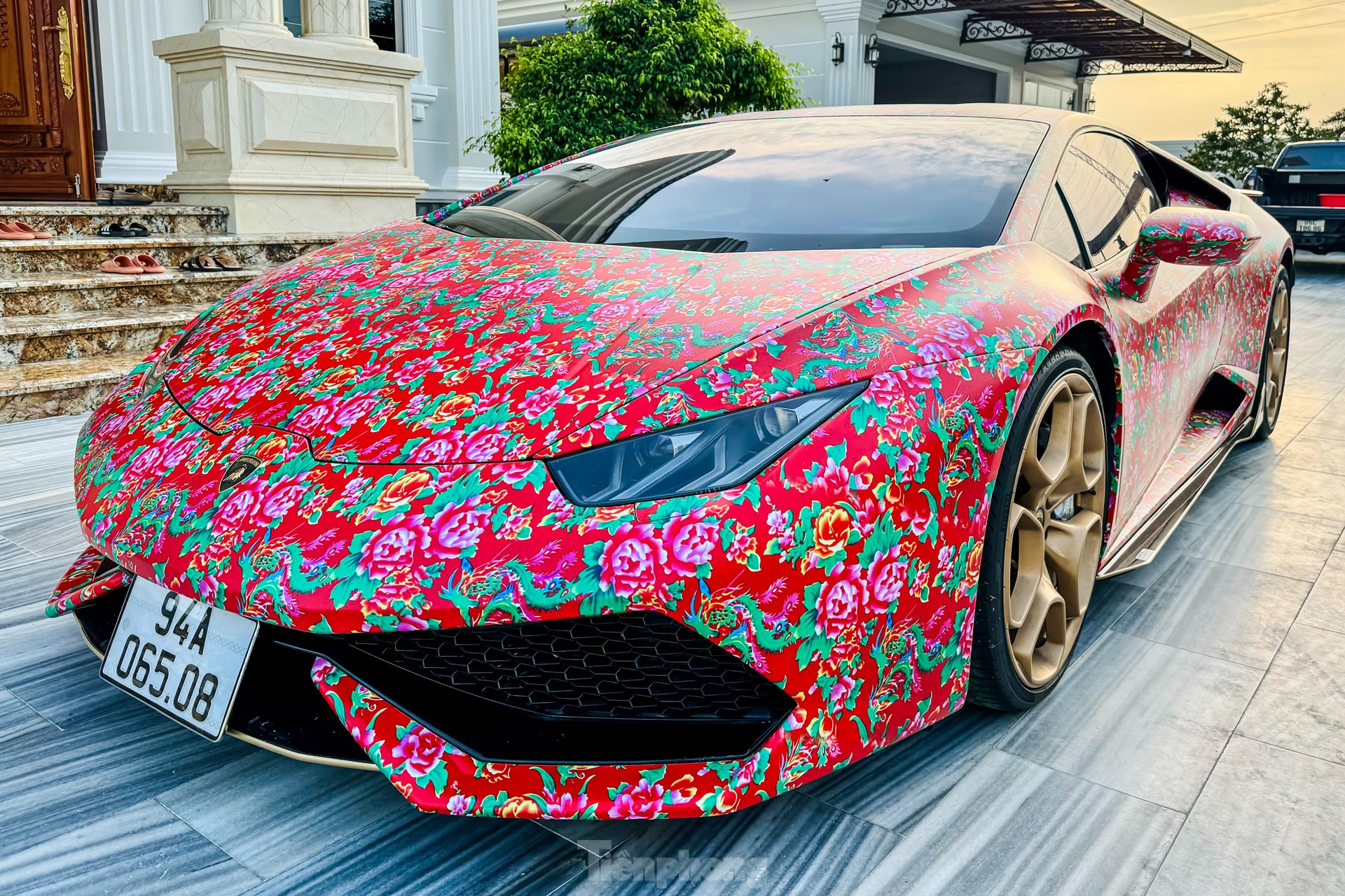 Lamborghini Huracan 'bắt trend' con công của dân chơi Bạc Liêu- Ảnh 1.