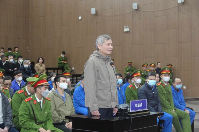Vụ án Việt Á: "Cành đào tết" tặng cựu thứ trưởng là 50.000 USD hay 100 triệu đồng?- Ảnh 1.