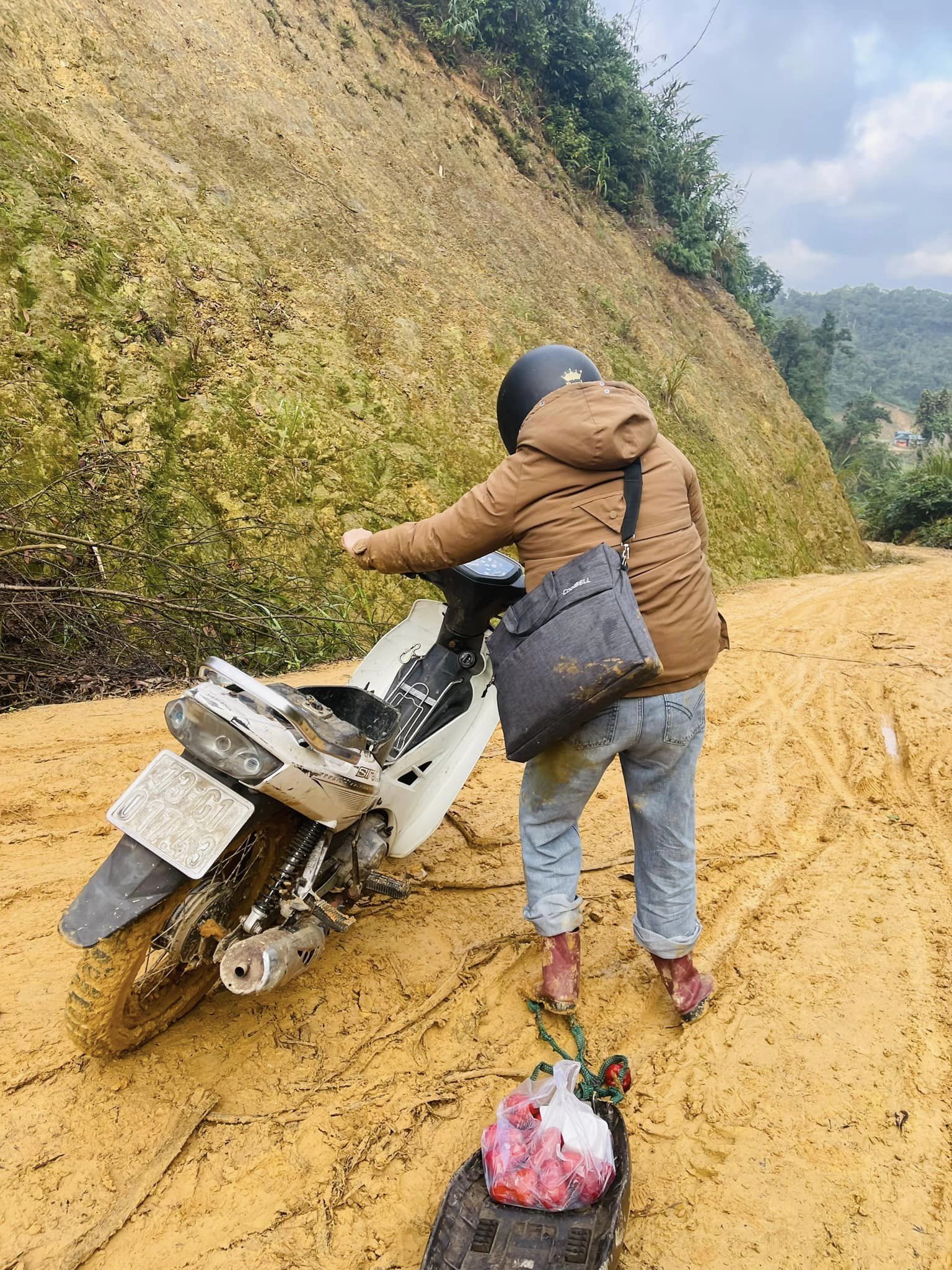 Cô giáo gặp sự cố trên đường, "lời nhờ vả" tạo nên khoảnh khắc đáng nhớ trên mạng xã hội- Ảnh 5.