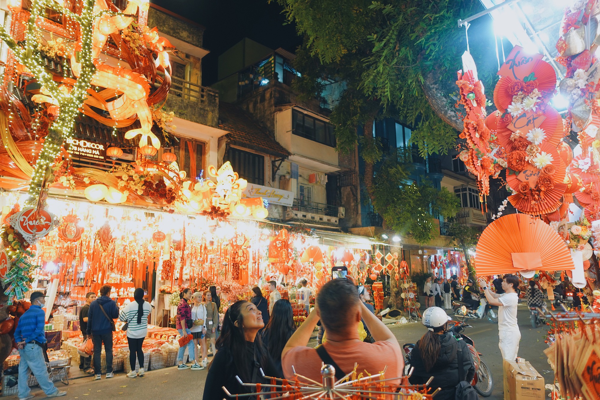 Địa điểm hot nhất Hàng Mã những ngày này: Ai đi qua cũng phải ngước nhìn, là góc chụp ảnh yêu thích của giới trẻ- Ảnh 6.