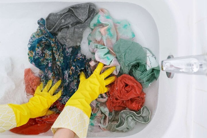 7 lý do khiến quần áo giặt rồi vẫn bẩn- Ảnh 4.