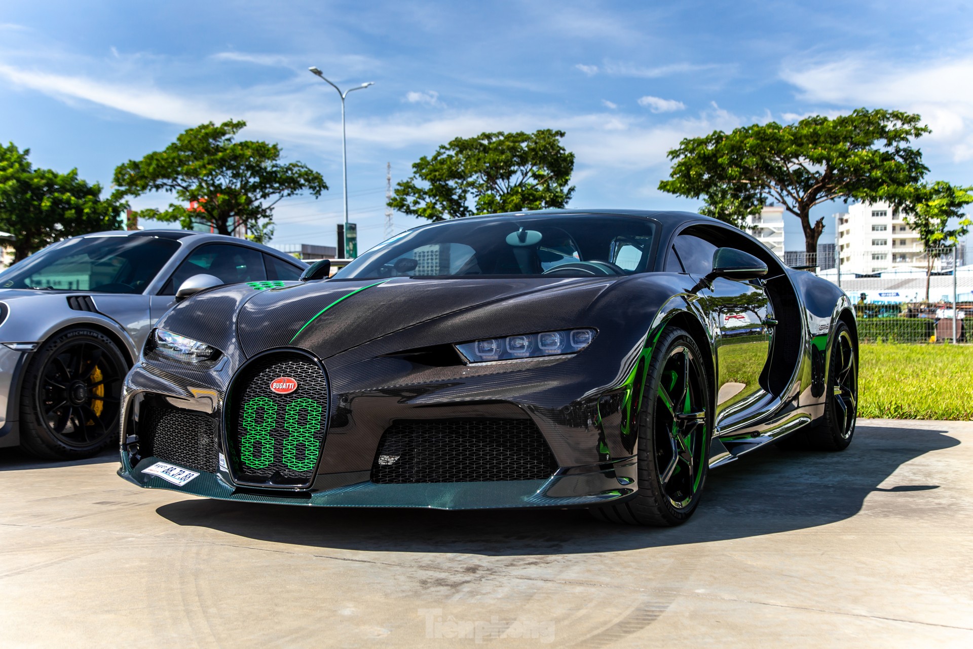 'Siêu phẩm' Bugatti Chiron Super Sport trị giá 10 triệu USD tại Campuchia- Ảnh 1.