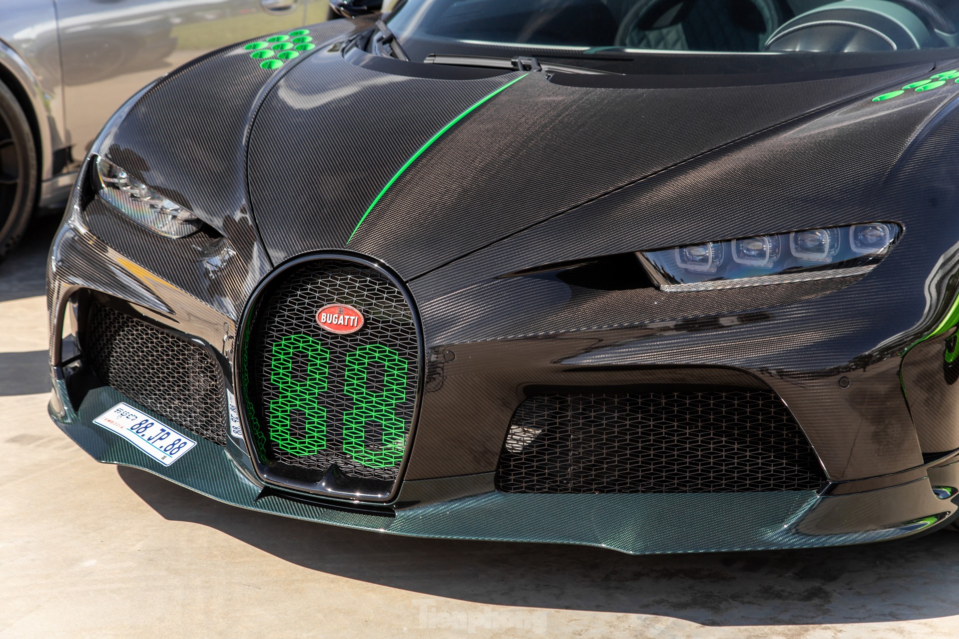 'Siêu phẩm' Bugatti Chiron Super Sport trị giá 10 triệu USD tại Campuchia- Ảnh 4.