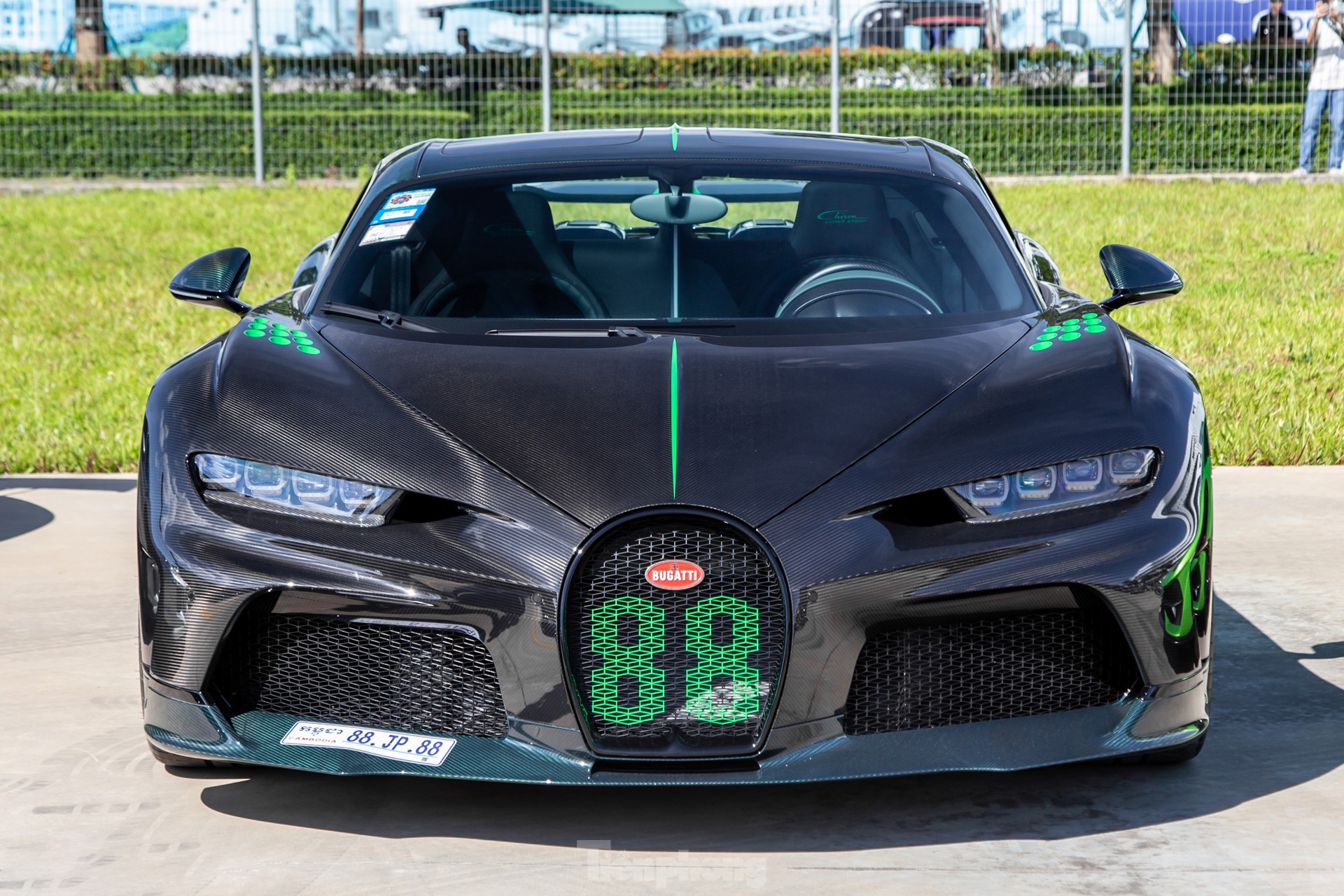 'Siêu phẩm' Bugatti Chiron Super Sport trị giá 10 triệu USD tại Campuchia- Ảnh 2.