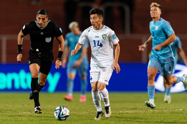 Tiền vệ Malaysia lọt top 5 cầu thủ trẻ sáng giá tại Asian Cup 2023- Ảnh 5.