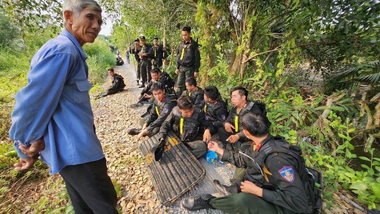 Băng rừng truy tìm nghi phạm sát hại nữ nhân viên quán cà phê ở TPHCM- Ảnh 24.