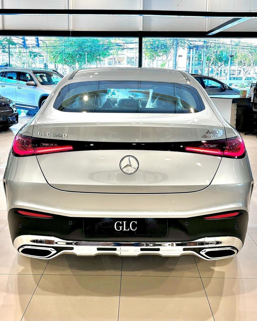 Đại lý nhận cọc Mercedes-Benz GLC 300 Coupe 2024: Giá dự kiến 3,3 tỷ, cuối năm mới có xe- Ảnh 3.