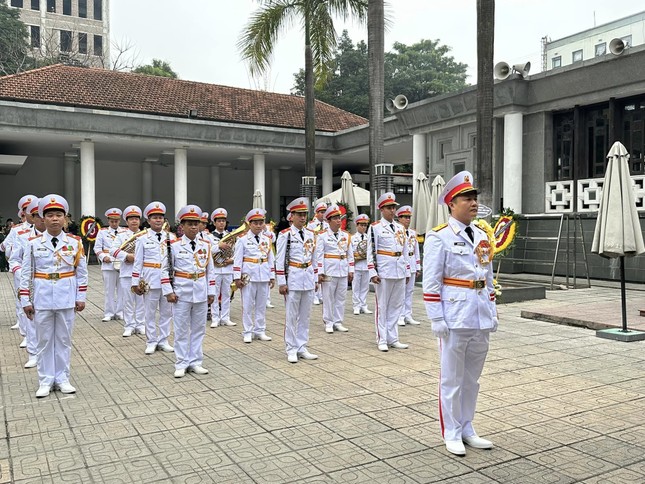 Lễ tang Thiếu tướng, nhà văn Hồ Phương được tổ chức theo nghi thức quân đội- Ảnh 3.