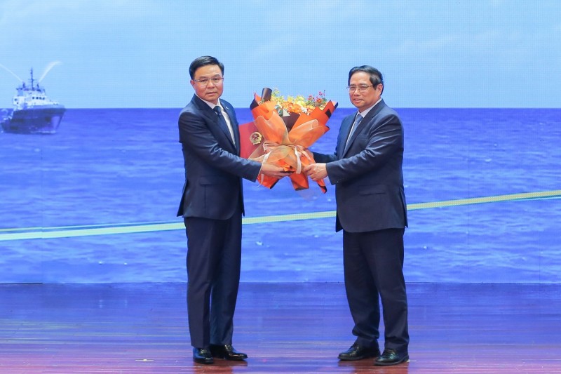 Thủ tướng  trao quyết định bổ nhiệm ông Lê Mạnh Hùng giữ chức Chủ tịch HĐTV Petrovietnam- Ảnh 2.