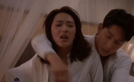 Phim Việt có "cảnh nóng bạn thân" gây tranh cãi gay gắt, netizen bất bình "cấm chiếu luôn đi"- Ảnh 4.
