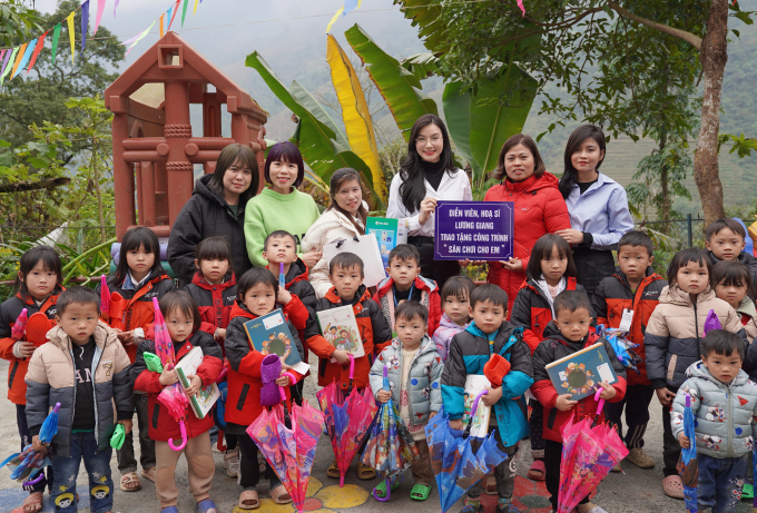 Diễn viên Lương Giang mang áo ấm cho trẻ em khó khăn ở Lào Cai- Ảnh 7.
