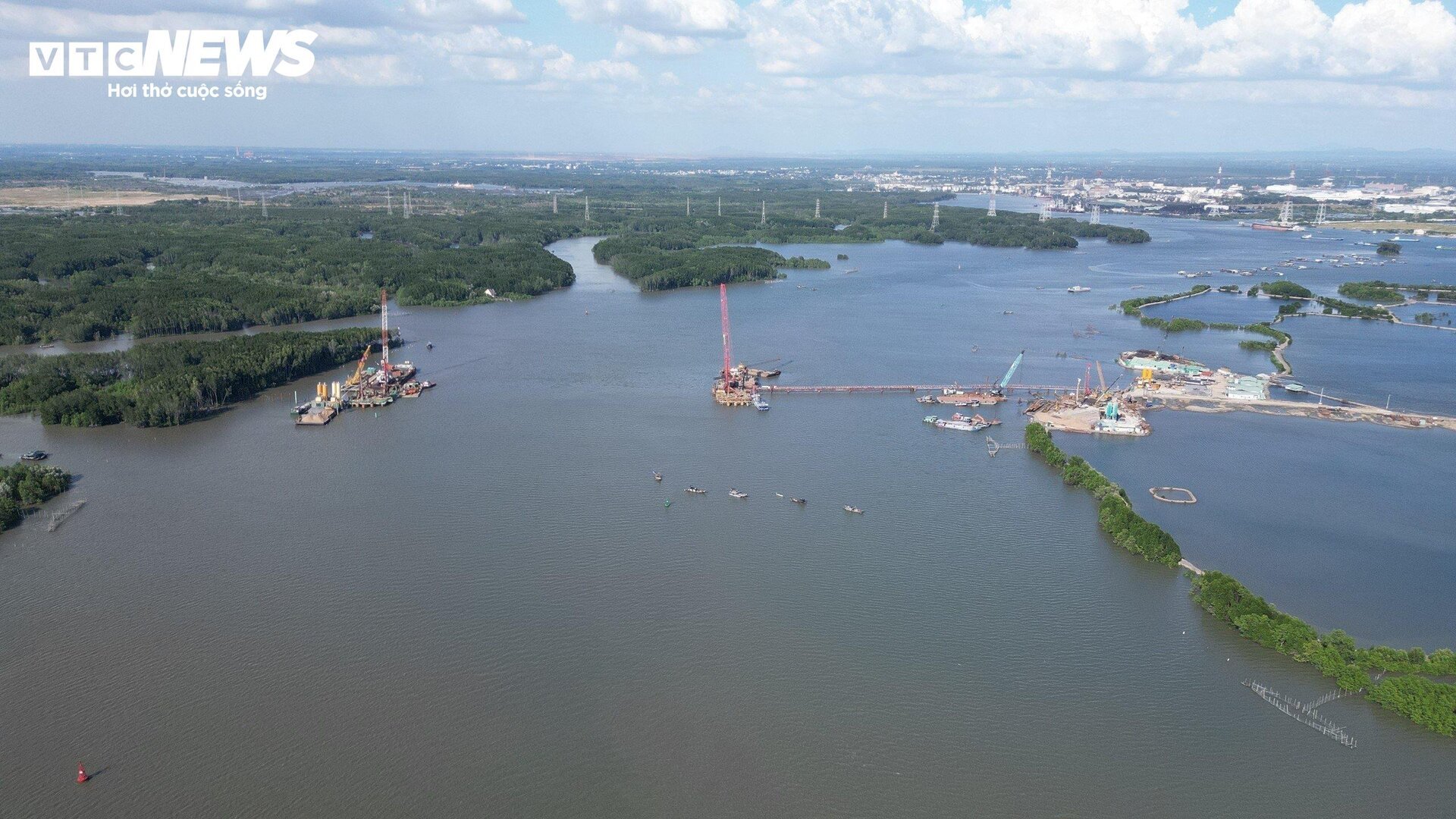 Cầu gần 5.000 tỷ nối Đồng Nai và Bà Rịa - Vũng Tàu sau 7 tháng thi công- Ảnh 1.