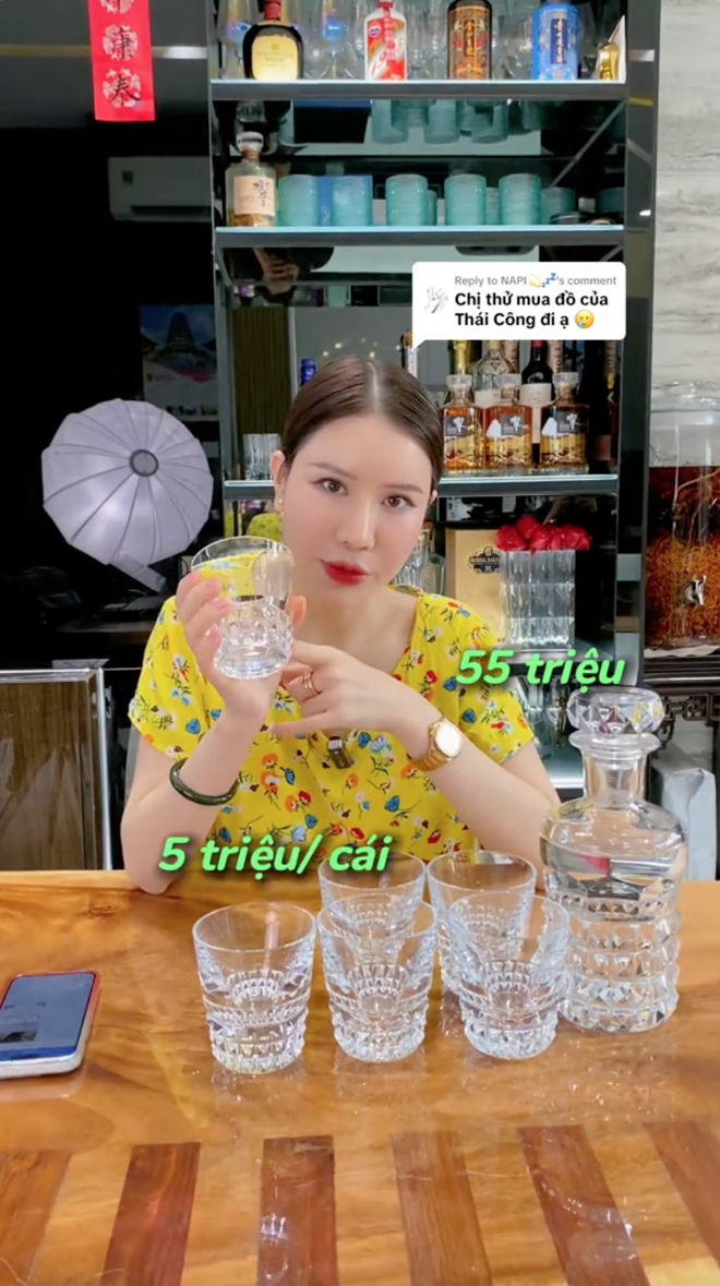 Cô gái review bộ ly 100 triệu của Thái Công: Cái ly cũng chỉ dùng để uống nước thôi, có gì mà đắt vậy?- Ảnh 3.