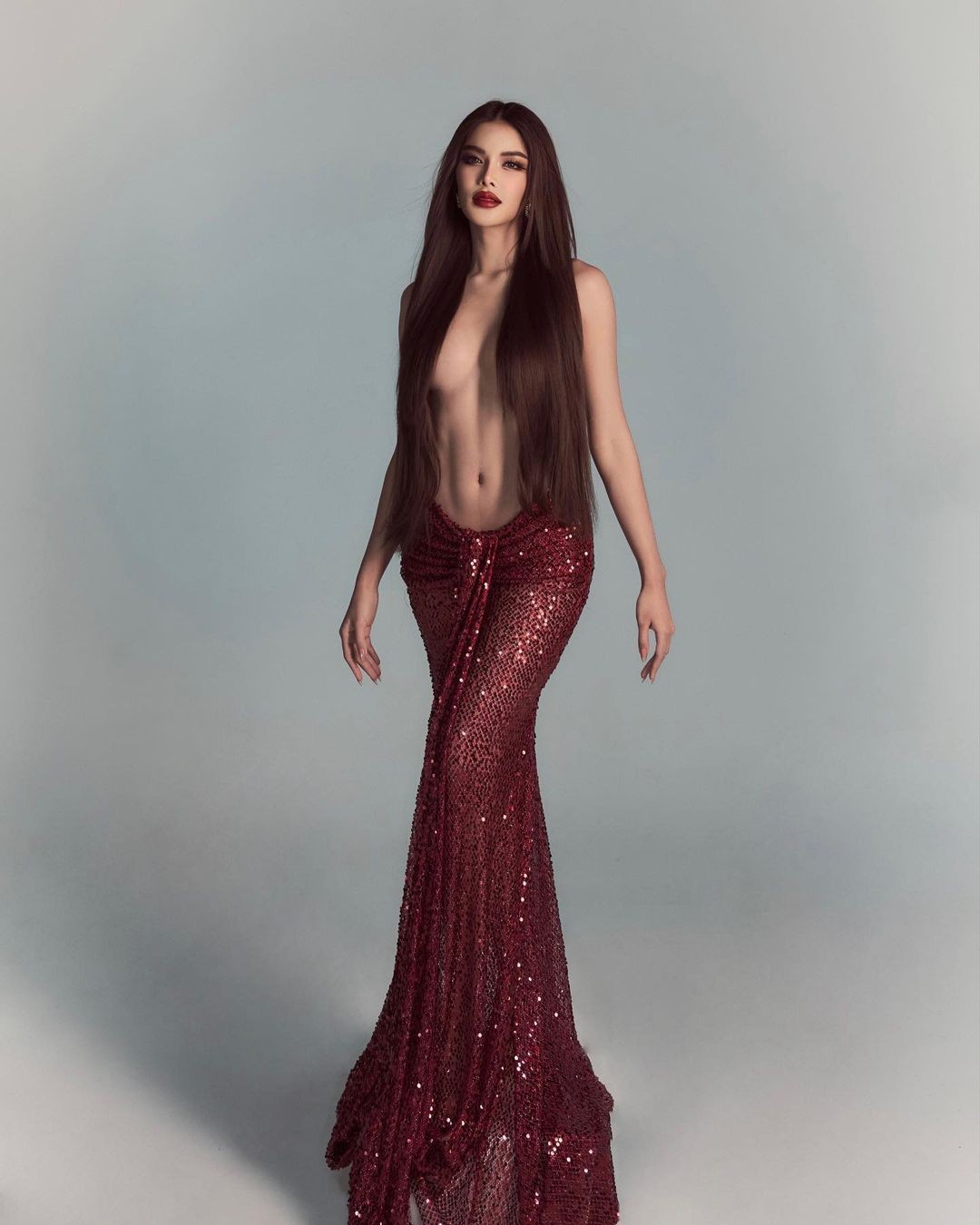 Hoa hậu Hòa bình Thái Lan gây tranh cãi vì chụp ảnh bán khỏa thân- Ảnh 3.