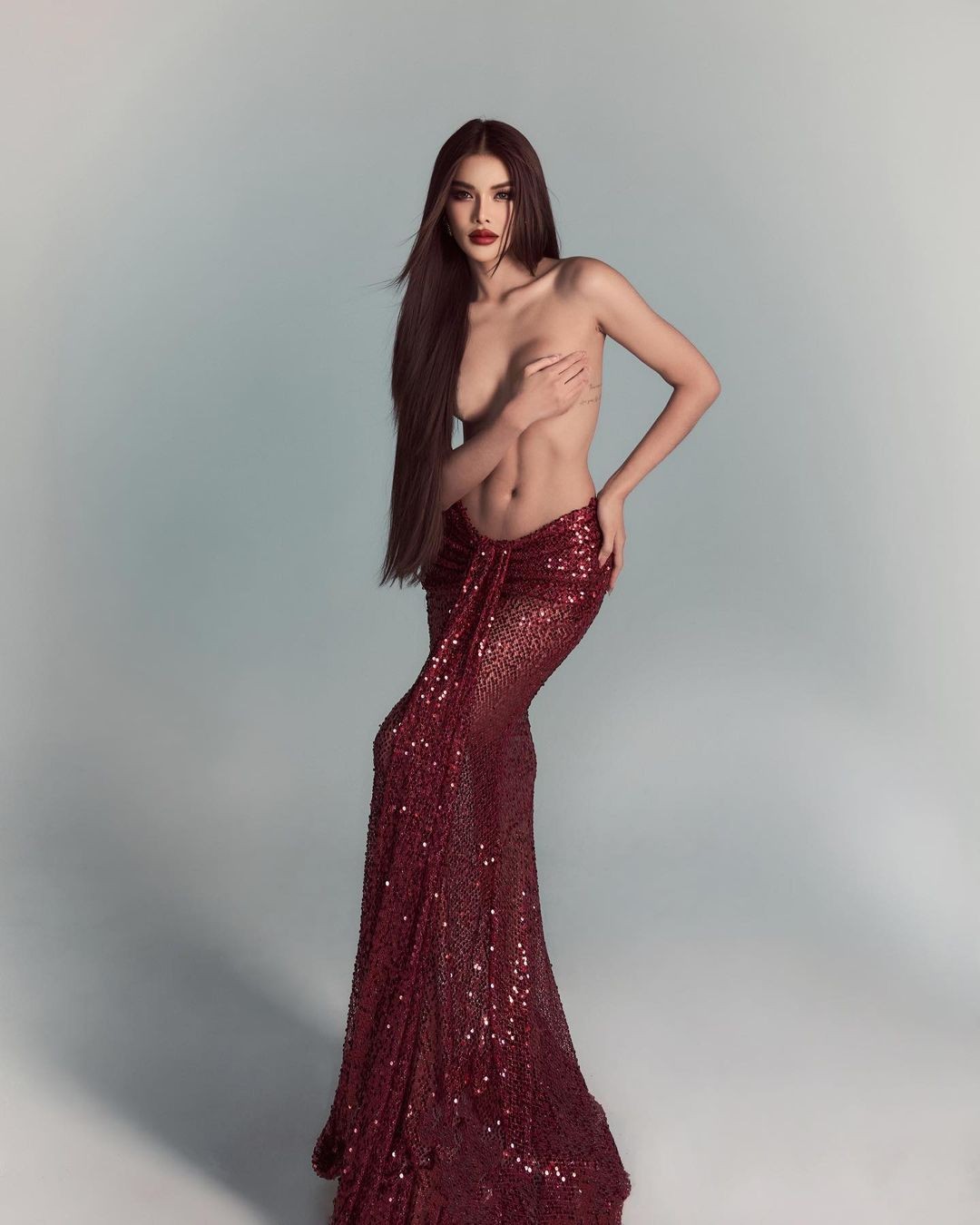 Hoa hậu Hòa bình Thái Lan gây tranh cãi vì chụp ảnh bán khỏa thân- Ảnh 2.