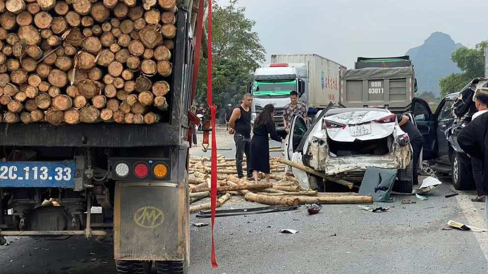 Ảnh TNGT: Tai nạn liên hoàn giữa bốn xe tại Lạng Sơn- Ảnh 3.