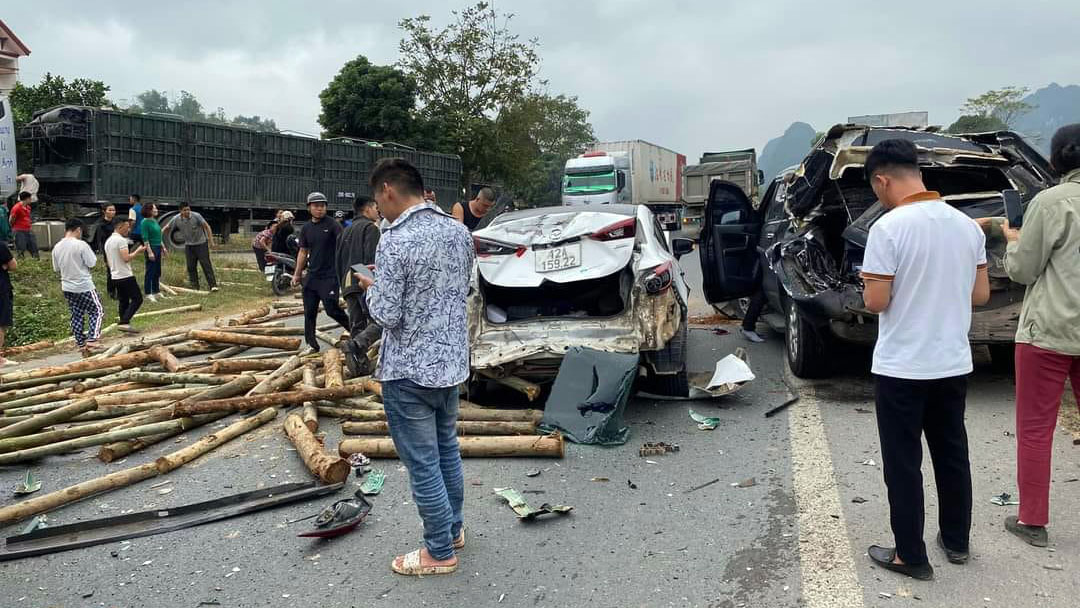 Ảnh TNGT: Tai nạn liên hoàn giữa bốn xe tại Lạng Sơn- Ảnh 6.