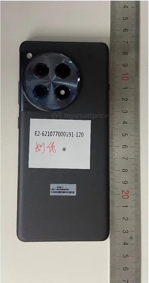 Hình ảnh trực tiếp của OnePlus 12R bị rò rỉ đi kèm thông số kỹ thuật- Ảnh 2.