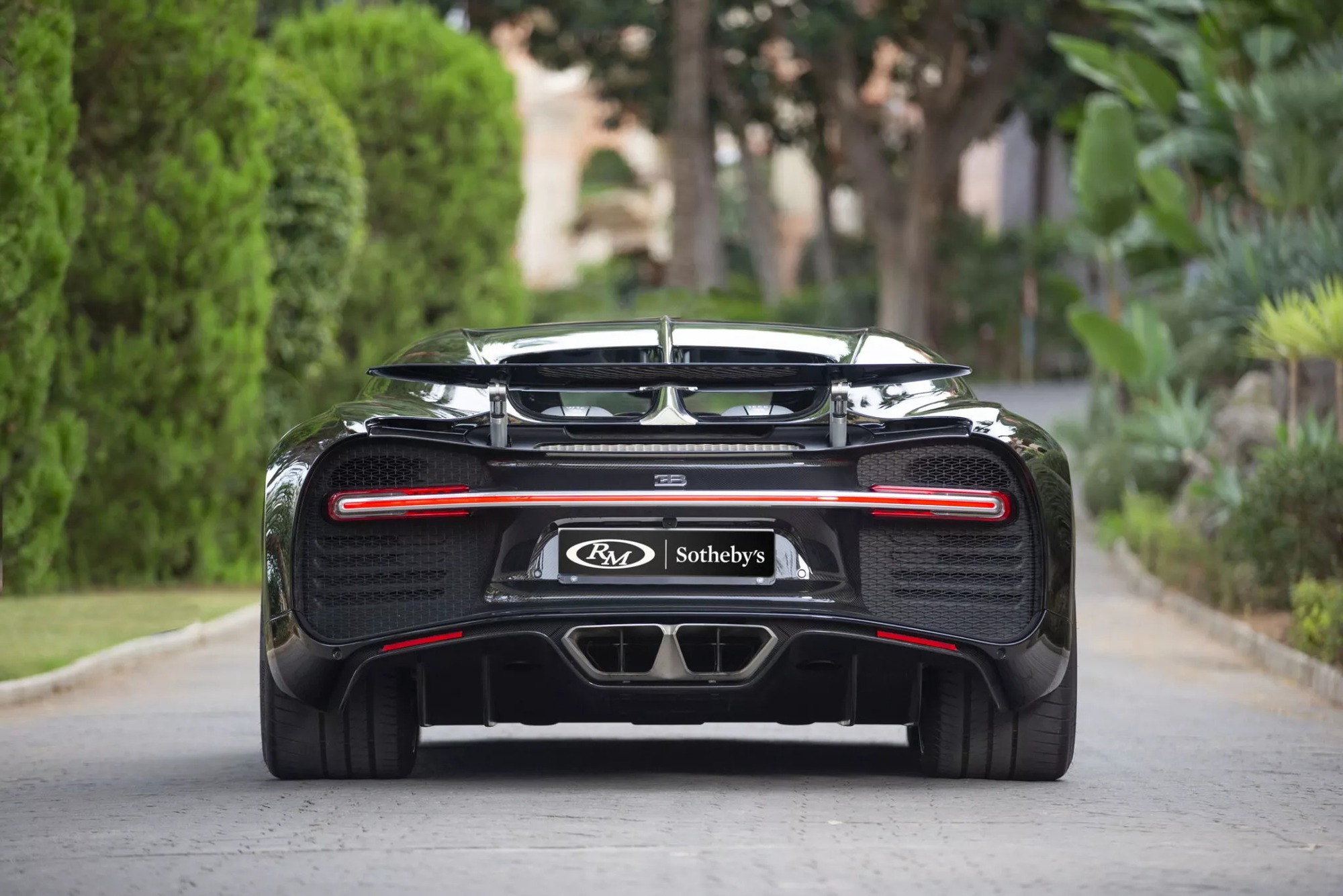 Chiếc Bugatti Chiron gần 7 năm tuổi này có giá dự kiến quy đổi gần 100 tỷ đồng: Option tiền tỷ, vỏ ngoài soi gương được- Ảnh 5.