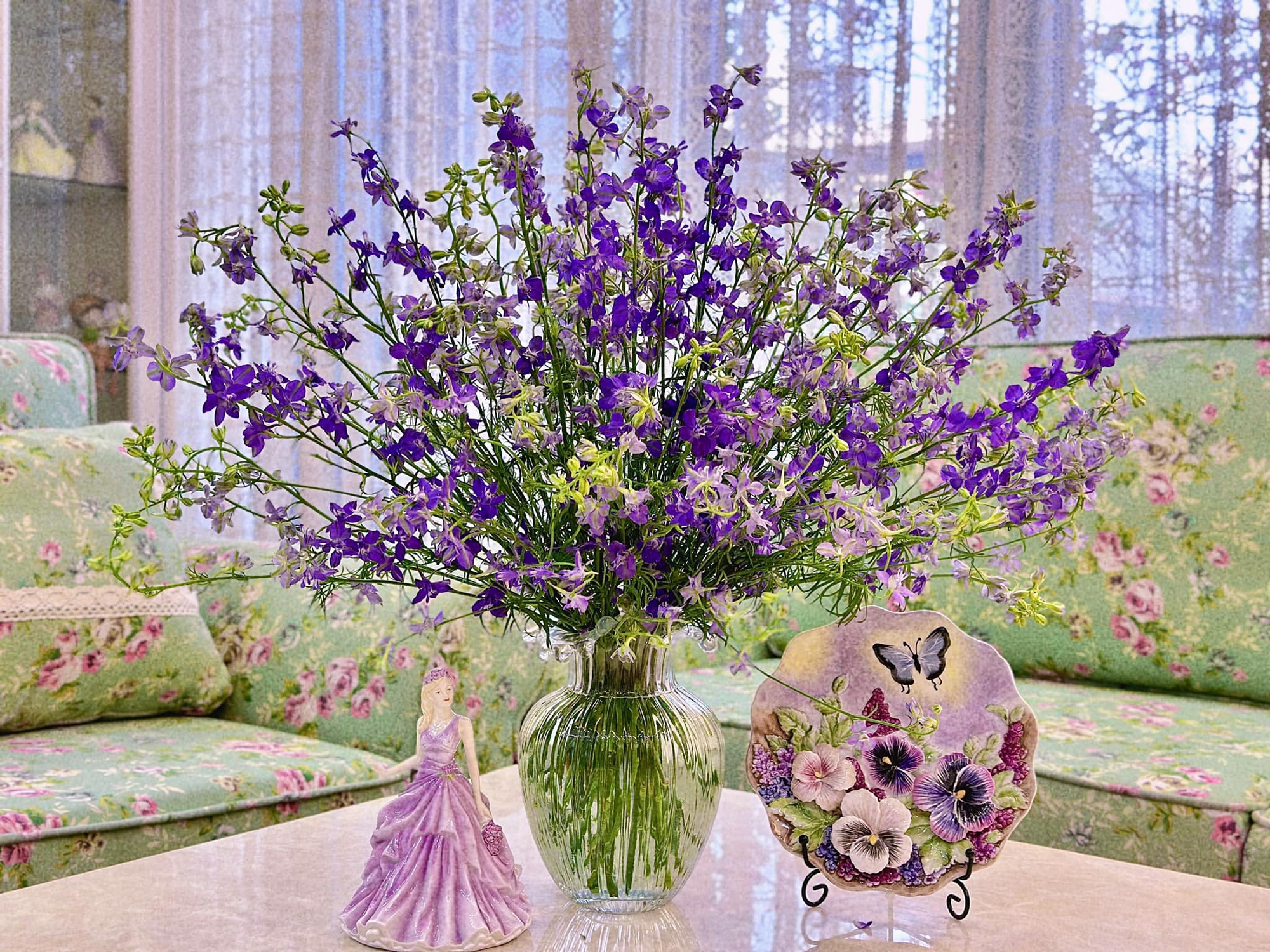 Mẹo cắm hoa Violet và lựa bình phù hợp để có ngay không gian phòng khách chuẩn vị Tết xưa, sáng bừng sức sống, tươi lâu cả tuần- Ảnh 15.