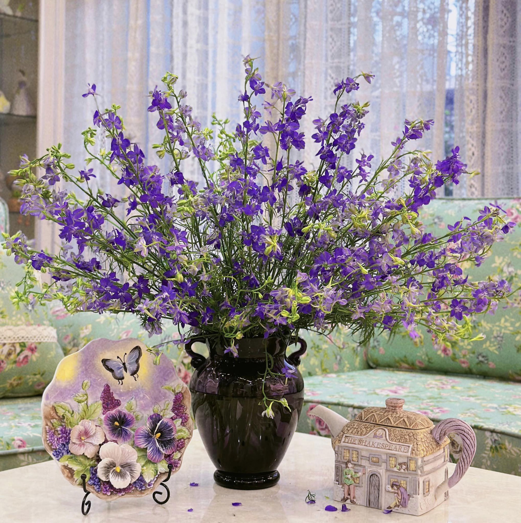 Mẹo cắm hoa Violet và lựa bình phù hợp để có ngay không gian phòng khách chuẩn vị Tết xưa, sáng bừng sức sống, tươi lâu cả tuần- Ảnh 16.