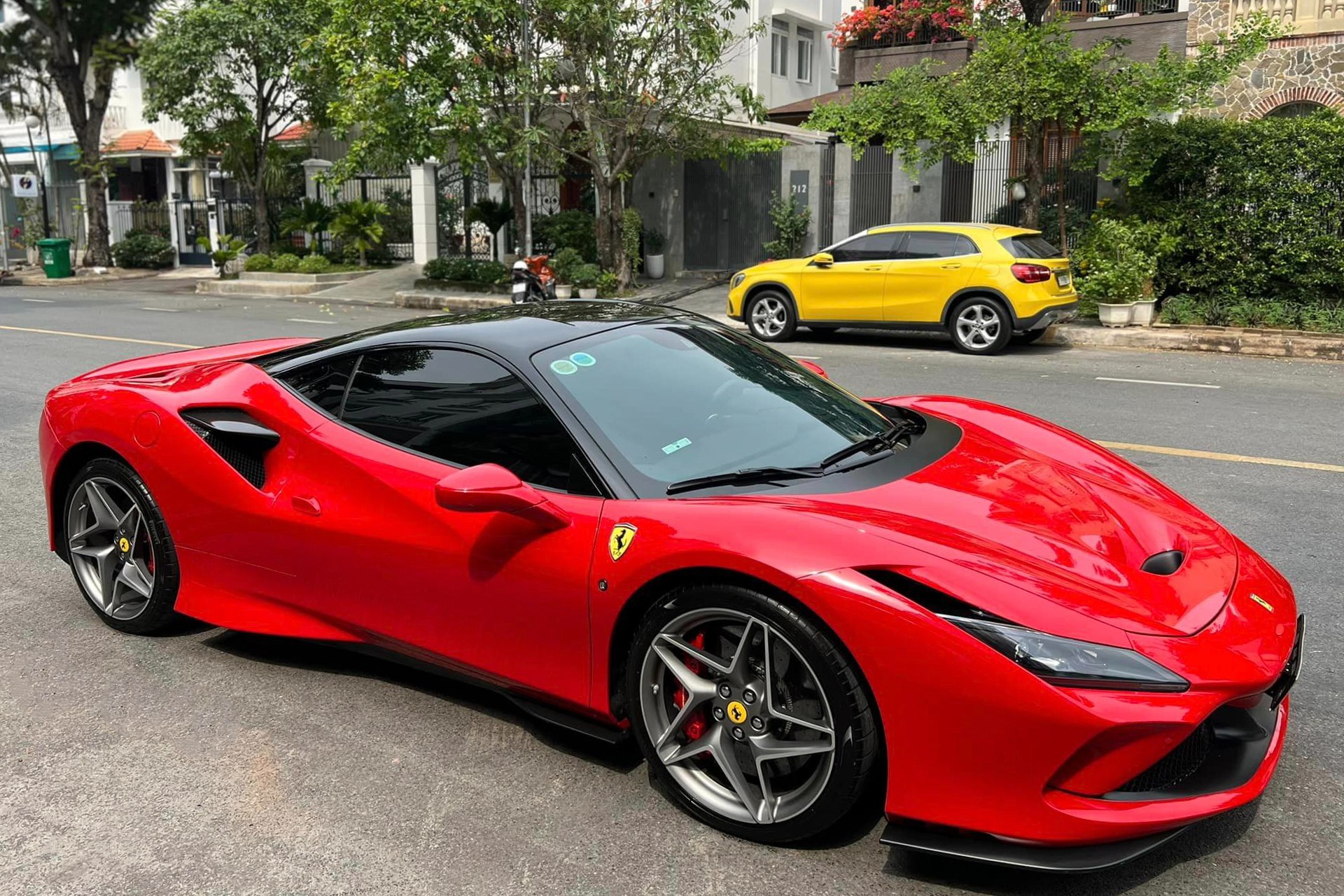 Cận cảnh siêu xe hàng hiếm Ferrari F8 Tributo ở Sài Gòn- Ảnh 1.