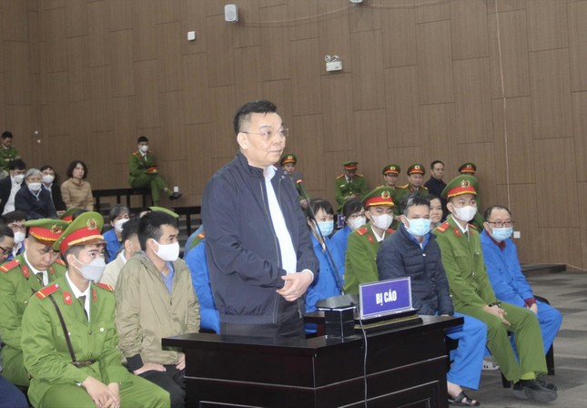 Xét xử sơ thẩm đại án Việt Á: Ba cựu ủy viên Trung ương bị đề nghị mức án nào?- Ảnh 1.