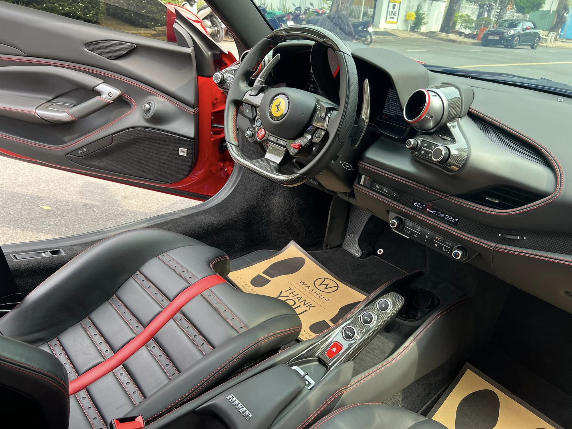 Ferrari F8 Tributo từng qua tay Cường Đô-la và Minh Nhựa bán lại giá 23,5 tỷ: Nhiều option đắt, 4 năm đi chưa đến 3.800km- Ảnh 5.