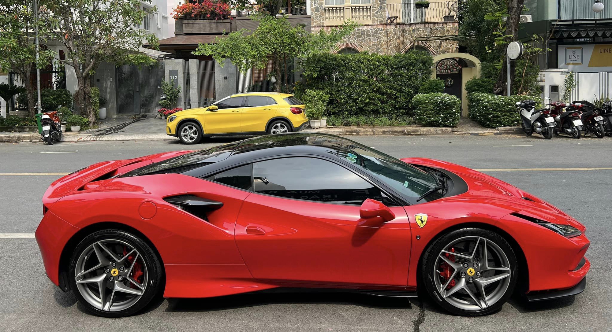 Ferrari F8 Tributo từng qua tay Cường Đô-la và Minh Nhựa bán lại giá 23,5 tỷ: Nhiều option đắt, 4 năm đi chưa đến 3.800km- Ảnh 8.