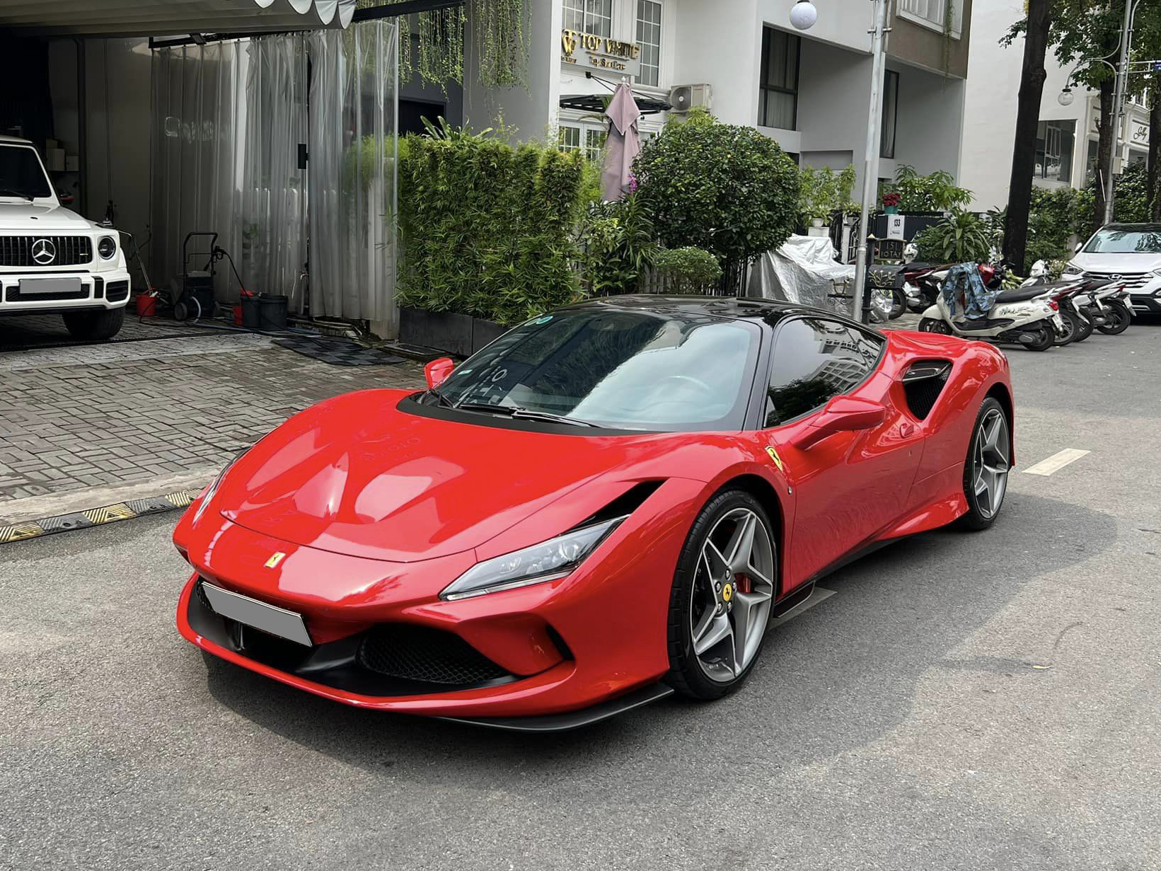 Ferrari F8 Tributo từng qua tay Cường Đô-la và Minh Nhựa bán lại giá 23,5 tỷ: Nhiều option đắt, 4 năm đi chưa đến 3.800km- Ảnh 6.