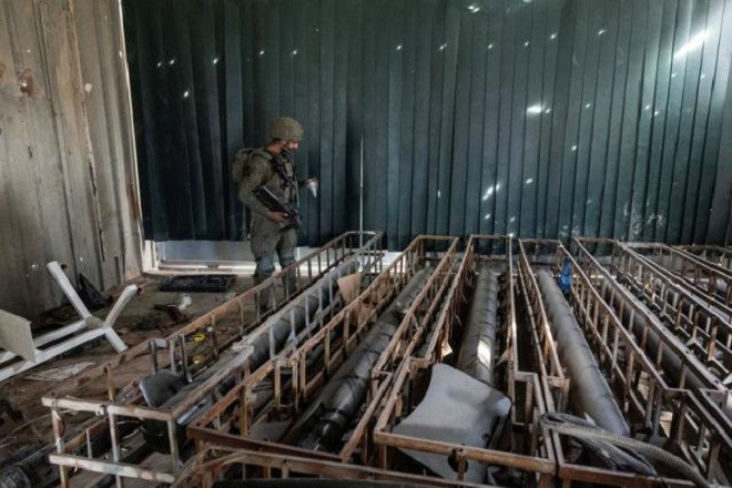 Cận cảnh xưởng vũ khí "khủng" dưới lòng đất của Hamas vừa được Israel phát hiện- Ảnh 3.