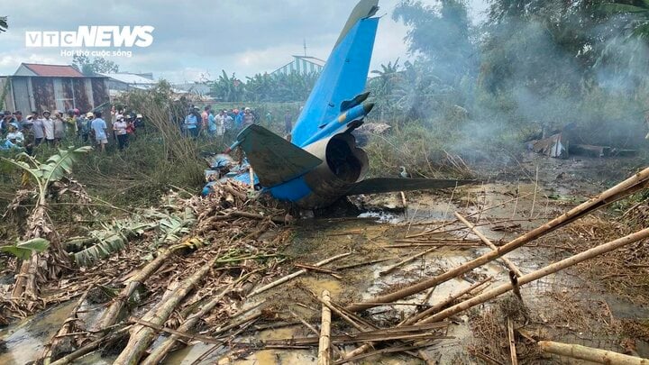 Máy bay rơi đâm trúng nhà dân: 'Đang ăn cơm thì bàng hoàng nghe tiếng nổ lớn'- Ảnh 2.