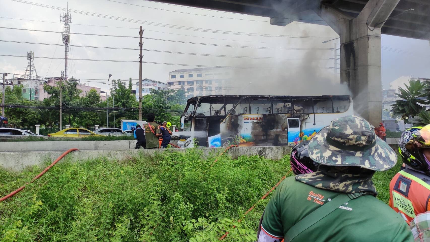 Hiện trường thương tâm vụ cháy xe bus đưa đón học sinh khiến ít nhất 25 người thiệt mạng: Toàn bộ bị thiêu rụi- Ảnh 2.