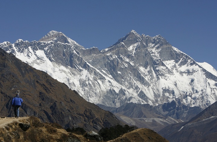 Vì sao núi Everest không ngừng cao lên?- Ảnh 1.