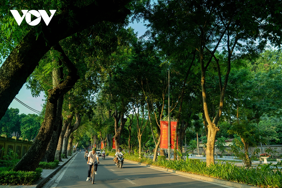 Hà Nội vào thu: Điểm đến chụp ảnh đẹp nhất mùa thu - Ảnh 1.