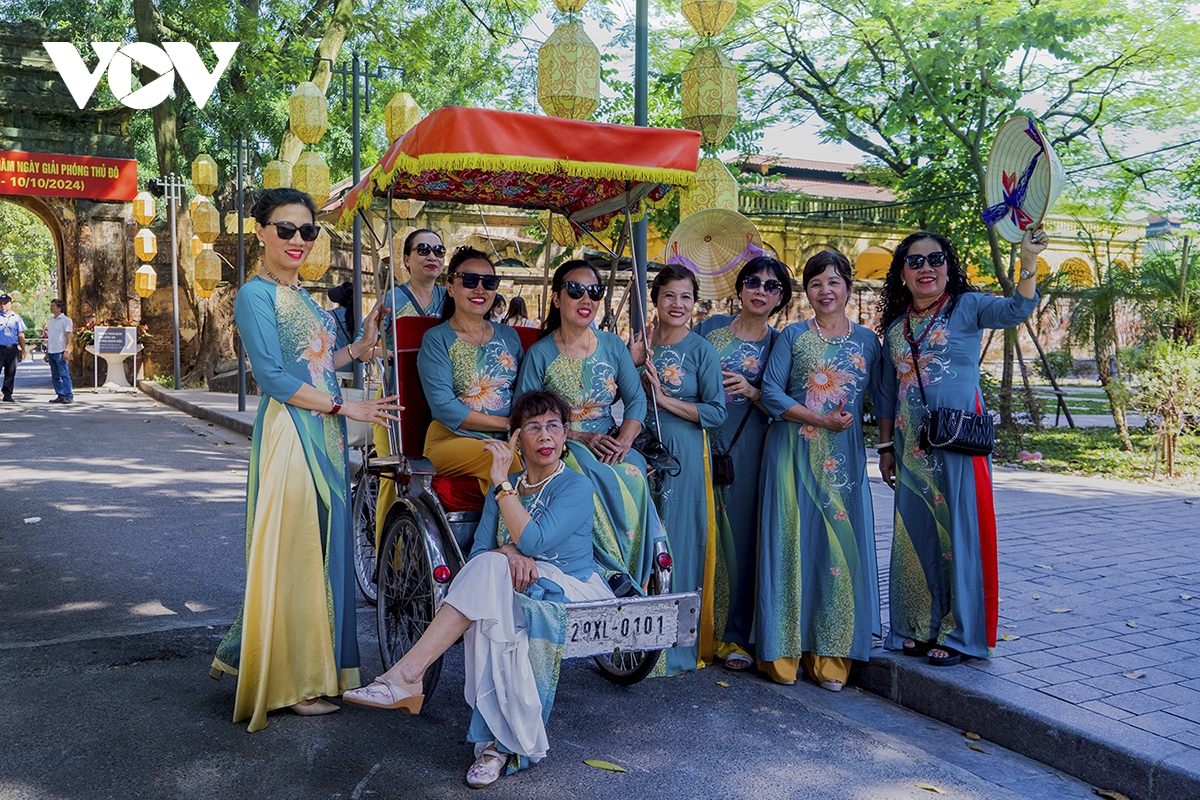 Hà Nội vào thu: Điểm đến chụp ảnh đẹp nhất mùa thu - Ảnh 3.