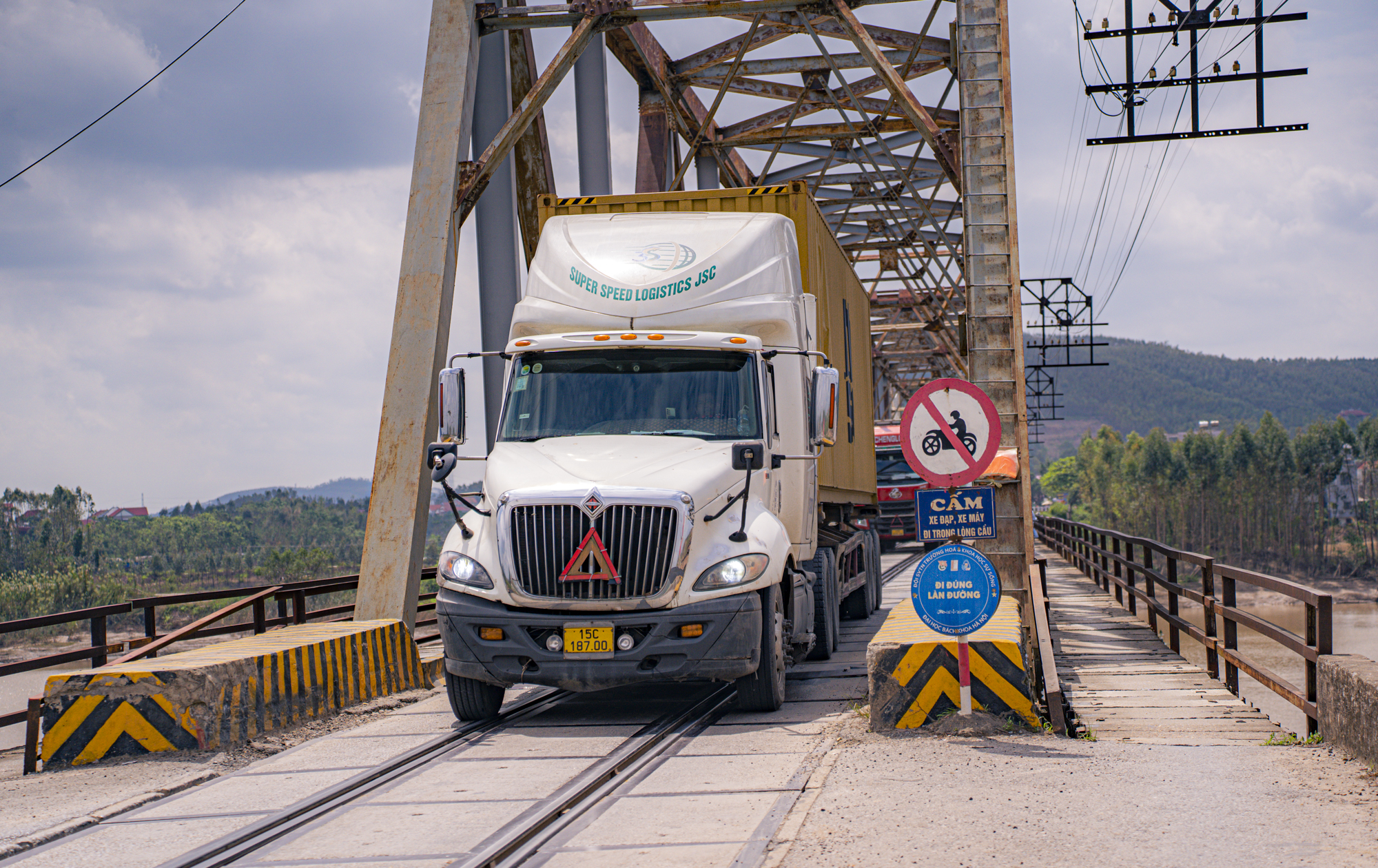 Cầu duy nhất c&oacute; &ocirc; t&ocirc; v&agrave; t&agrave;u hoả đi chung ở Việt Nam sắp được đầu tư 800 tỷ để giảm tải - Ảnh 6.