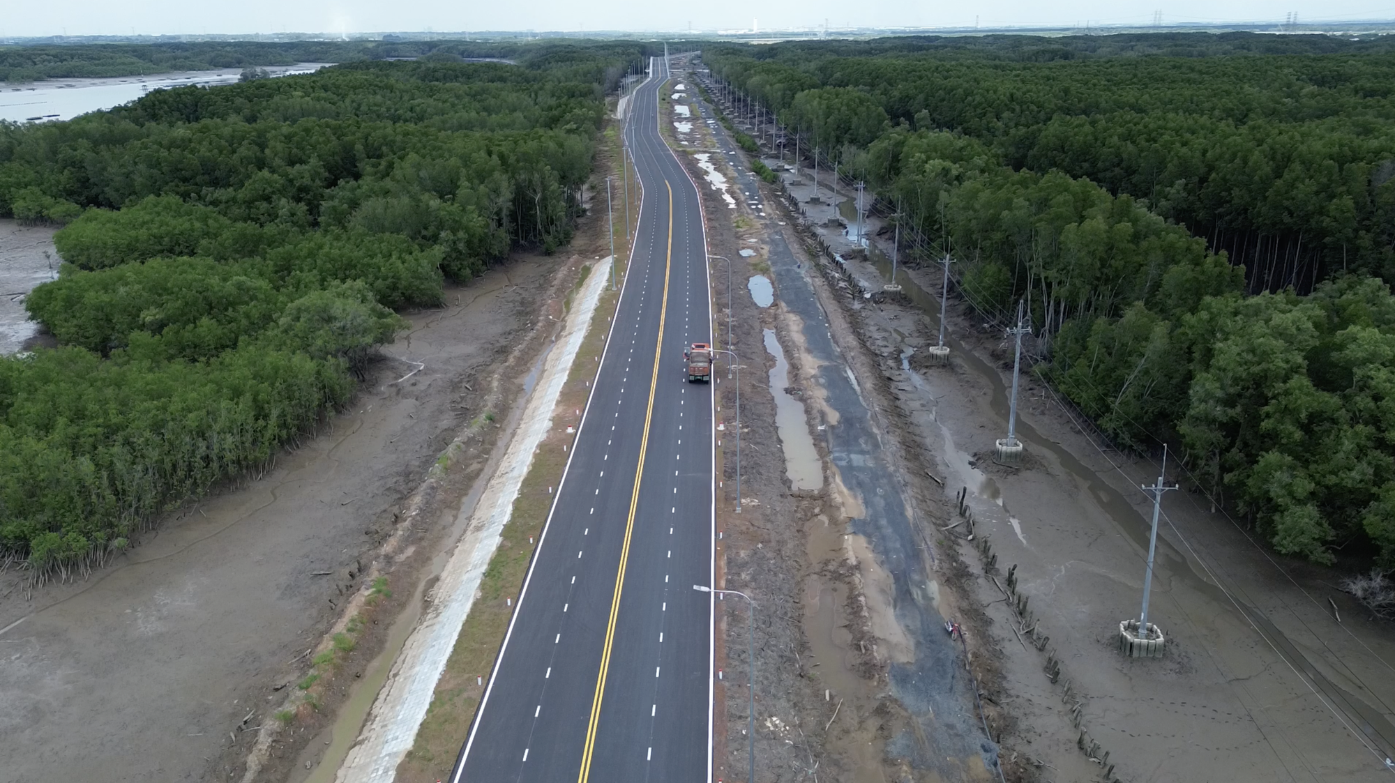 Toàn cảnh cảng Phước An Đồng Nai sắp vận hành - Ảnh 12.