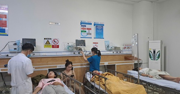 Nguyên nhân 54 sinh viên bất ngờ nhập viện sau bữa ăn tối - Ảnh 2.