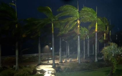 B&atilde;o Milton đổ bộ, Tổng thống Biden tố &ocirc;ng Trump đưa tin sai lệch - Ảnh 2.