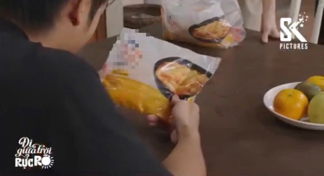 Phim Việt Đi Giữa Trời Rực Rỡ gây bão dư luận với tình tiết khó hiểu - Ảnh 5.